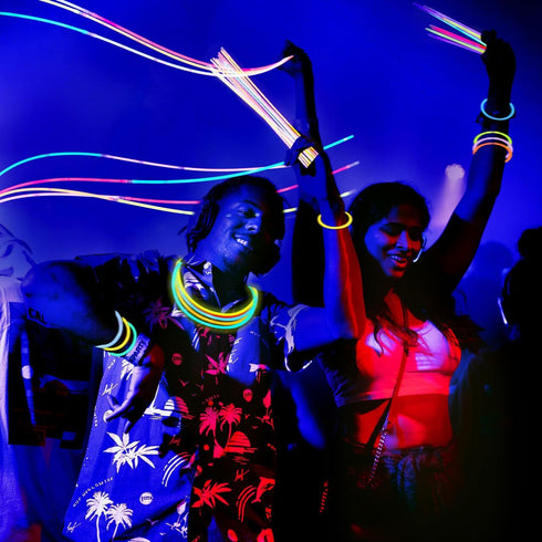 JOYIN 300 Pack Glow Sticks, 100ct 22'' Necklaces and 200 Pcs 8" Glow Sticks with Connectors for Halloween Party Favors