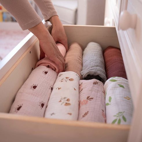 2 Pack 47" 47" 100% Muslin Swaddle Blankets x Soft & Breathable Muslin Baby Blanket for Newborns, Large Swaddle Blanket