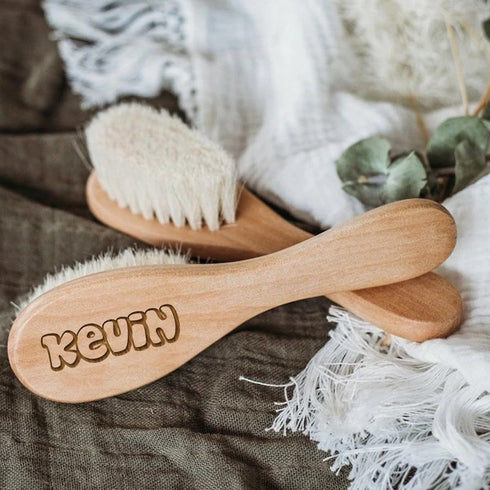 DOYOUWE Set, Set Personalized Newborn Brush Personalised Baby Hair Brush and Comb with Names, Wooden Baby Comb, Soft