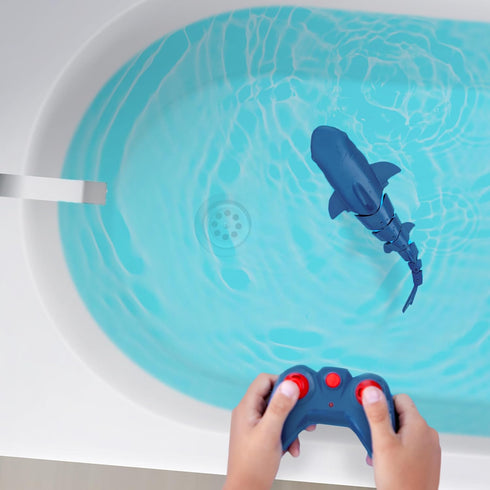 6+ Terra by Battat Remote Control Shark Toy for Bath & Pool Play Electronic Great White Shark with Realistic Movement