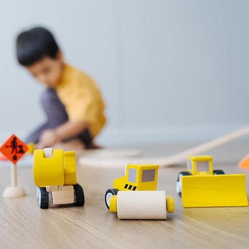 Set Set PlanToys Road Construction Wooden Montessori Imaginative and Fine Motor Play Toy | Coordination, Creativity