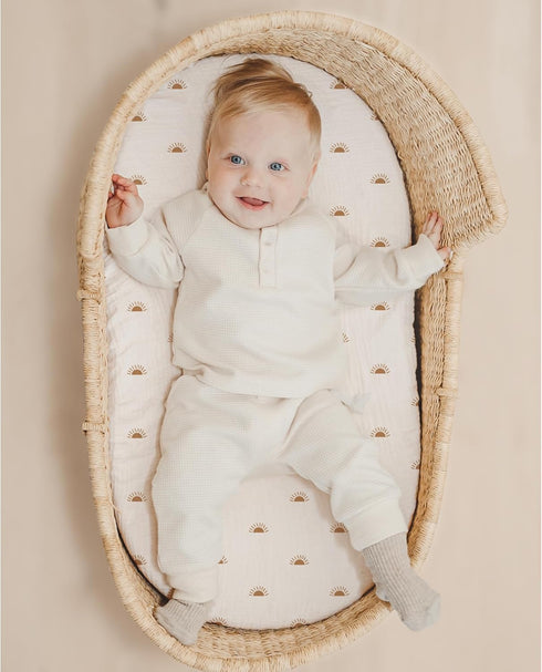 2 Pack Konssy Muslin Bassinet Sheets for Baby Girl Boy, Soft Breathable Baby Bassinet Mattress Sheets Fit for Hourglass