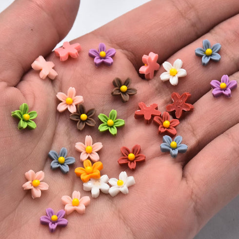 100PCS Mini Resin Daisy Flowers, Dollhouse Miniature Flowers for Crafts and Fairy Garden