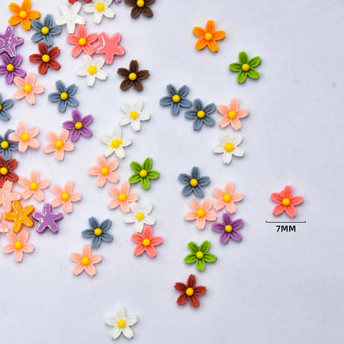 100PCS Mini Resin Daisy Flowers, Dollhouse Miniature Flowers for Crafts and Fairy Garden