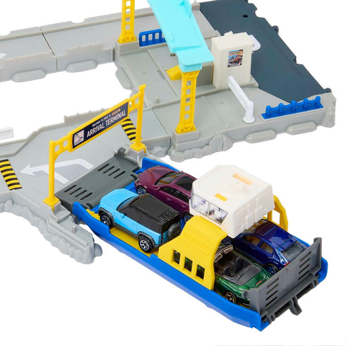 HMH29 Set 3 Matchbox Ferry Port with Detachable Wheeled Ferry, Elements to Activate Manually or with The Help of The