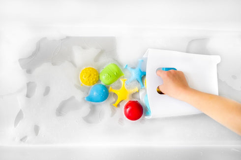 Gray Ubbi Bath Toy Organizer with Removable Drying Rack & Scoop for Toddlers