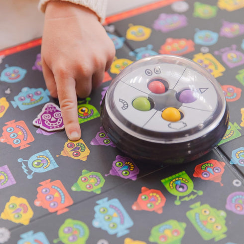 Educational Insights Robot Face Race, Fast Paced Color Recognition Game for 2-4 Players, Award-Winning Fun