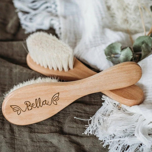 DOYOUWE Set, Set Personalized Newborn Brush Personalised Baby Hair Brush and Comb with Names, Wooden Baby Comb, Soft