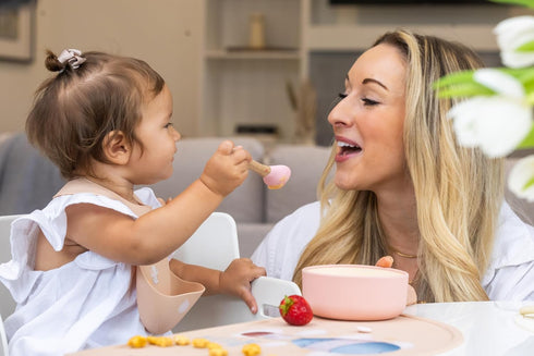 Set Waterproof Silicone Bib and Mat for Babies and Toddlers - Adjustable and BPA Free