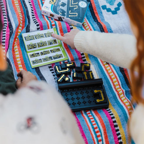 120 8-Adult SmartGames IQ Circuit Portable Travel Game with Challenges for Ages