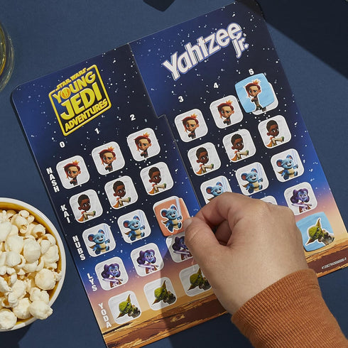 Hasbro Gaming Yahtzee Jr. Star War: Young Jedi Adventures Edition Board Game for Kids Ages 4+, 2-4 Players