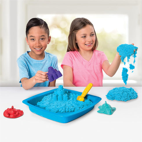 Kinetic Sand Sandbox Set, Kids Toy with 1lb All-Natural Blue and 3 Molds, Sensory Toys for Ages 3 and Up