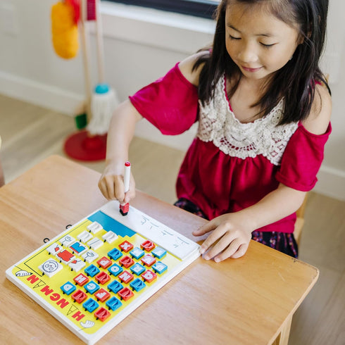 Melissa & Doug Flip to Win Travel Hangman Game: White Board with Dry-Erase Marker