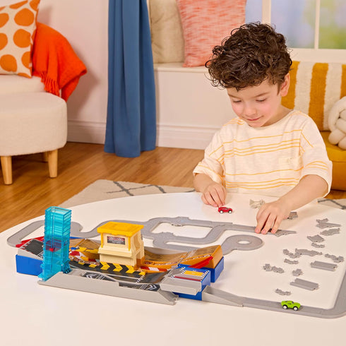 Driven by Battat – Auto Shop & Race Track Playset – Collapsible Playset with Tracks & Toy Cars – 80-Piece – Connectable Tracks & Road Signs – 3 Years + – Pocket 2 in 1 Race Track (80pc)