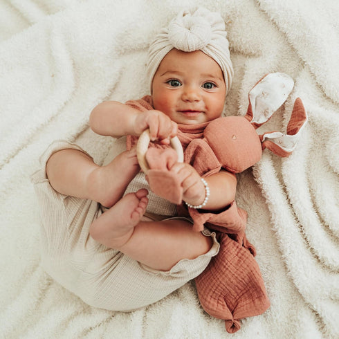 Mikito Organic Cotton Newborn Gifts Box, Unisex Loveys & Accessories incl. Muslin Baby Comforter + Baby Bandana Bib +