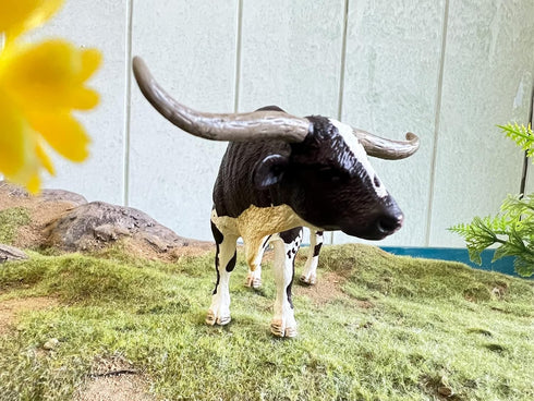 Gemini&Genius Longhorn Cow Action Figure, Hand Painted 6 Inches, Realistic Farm Animal Toy for Children