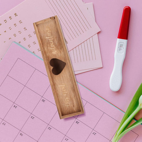 PERSELOSO Wooden Pregnancy Test Keepsake Box with Lid Announcement Storage Container Brown Pregnancy Announcement Box