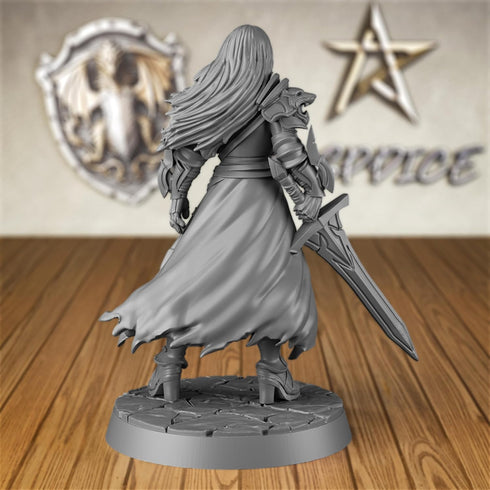 AUSPDICE Fighter 28mm DND Miniature, Lydia The Lioness Paladin Figure for D&D and Board Games, Ideal for TTRPG