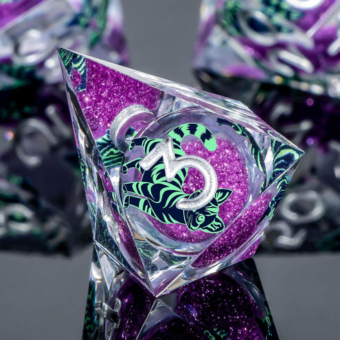 Set 7Pcs D20 D12 D10 D8 D6 D4, KERWELLSI Cat Liquid Core DND Dice with Gift Box, Resin Dungeons Sharp Edge D&D Dice