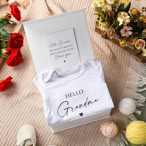 Shyyween 4 Set Pcs Pregnancy Announcement for Grandma, Hello Grandma Baby Bodysuit, Hello Grandma Pregnancy Reveal Card