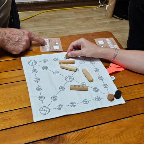 2~4Teams, 15min, Giftable YUTNORI(Portable Board Game), Traditional Korean Party Game (with Unique Dice), Korean Folk