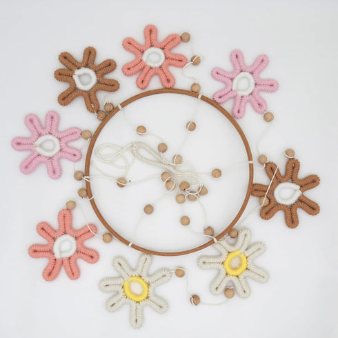 Boho Daisy Crib Mobile for Girls - Charming Nursery Decor with Woven Design