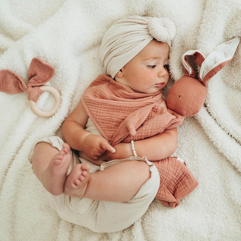 Mikito Organic Cotton Newborn Gifts Box, Unisex Loveys & Accessories incl. Muslin Baby Comforter + Baby Bandana Bib +