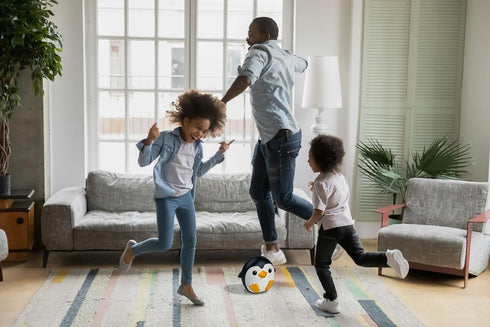 Blue Orange Games Freeze Dance - Interactive Children Game with Educational Penguin Music and Dance for 1 to 4 Players