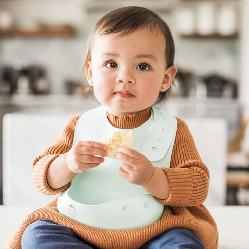 green sprouts Unisex Baby Scoop Silicone Bib in Light Spice