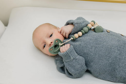 100% Silicone Pacifier Clip Metal-Free, Rust-Free, Food-Grade Silicone and Natural Beech Wood, Secure Pacifier Holder