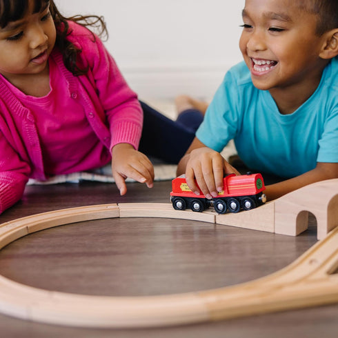 Set (22 Melissa & Doug Classic Wooden Figure Eight Train pcs)