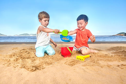 Set Playset 18M+ Hape Beach Basics Sand Toy Including Bucket Sifter, Rake, and Shovel Toys| Sand Toy for Toddlers