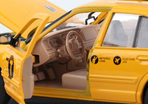 Daron 1/24 Die-Cast New York City Taxi