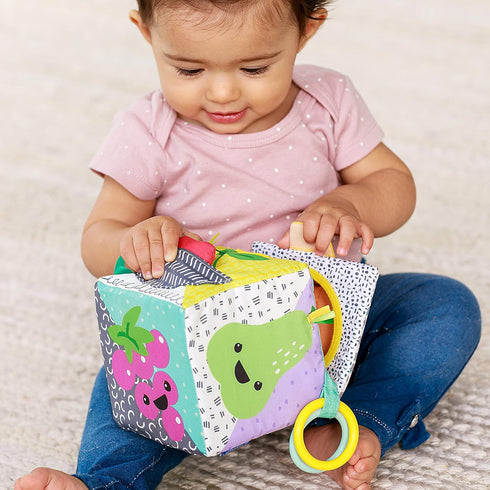 Infantino Peek & Seek Sensory Discovery Cube, Selfie Mirror for Early Fine Motor Skills Development, for Infants &
