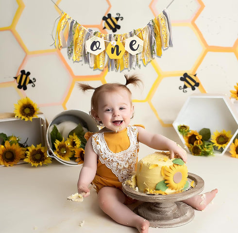 Agkvw 1st Bee Theme High Chair Banner - Happy Bee Day Birthday Banner, First Birthday Decoration for Boys and Girls