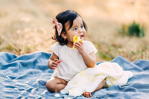 Set Blanket Gift - Baby Banana Infant Training Toothbrush Yellow and Soft, Banana Swaddle Blanket