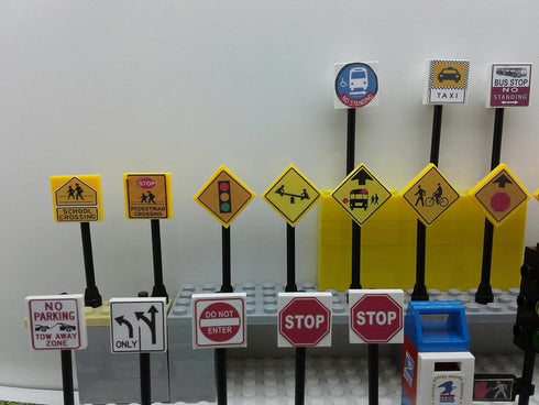 Custom Toys & Hobbies City/TOWN/VILLAGE/STREET 25 Play Road Signs, POST BOX, TRAFFIC LIGHTS