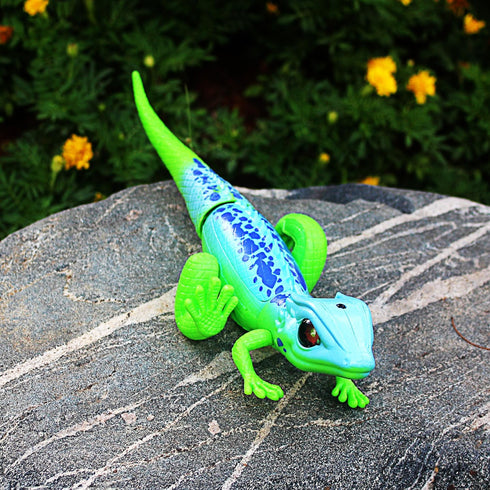 Tipmant RC Lizard Remote Control Animal Chameleon Realistic Crawler Vehicle Car Trick Halloween Christmas Prank Toys