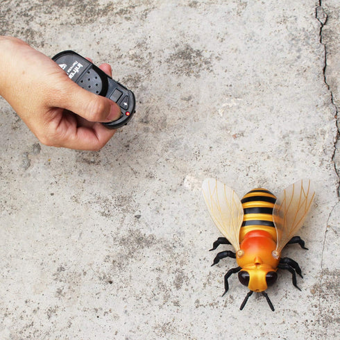 Tipmant Realistic RC Honey Bee Toys IR Remote Control Honeybee Insect Vehicle Electric Animal for Cat Dog Kids Birthday
