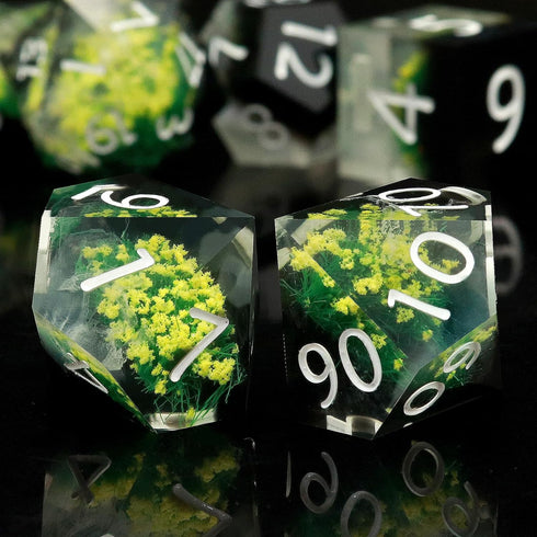 Haxtec DND Dice Set, Sharp Edge Resin Dice Set with Case, Polyhedral D&D Dice for Dungeons and Dragons Gift