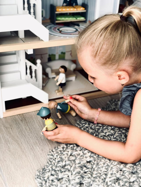 6-Piece Set Small Foot Wooden Bending Doll Family - Poseable Dollhouse Figures - Flexible Wooden Dolls with Bendable