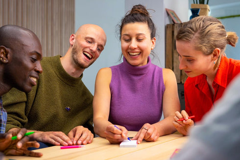 A Fake Artist Goes to New York, Japanese Social Deduction Party Game for 5-10 Players, Fun Drawing Game, Ages 8+