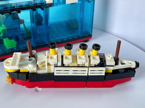 247 PCS MOC RMS Cruise Sank Titanic Break in Half Toy Building Blocks with Case, Ship Boat Kits Model