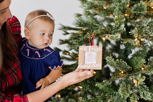 Pearhead Baby’s First Christmas Wooden Picture Frame Ornament, Rustic Keepsake Photo Holiday Gift for New Parents