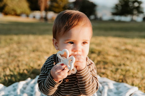 Haakaa Silicone Clover Teether Toy - Food Grade Silicone for Babies 3-6 & 6-12 Months, BPA Free, Easy Hold