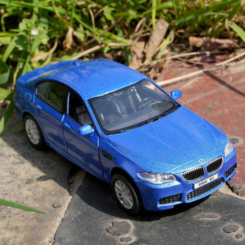 1/36 BMW M5 Diecast Alloy Model Car with Pullback Function, Toy Car Gift for Boys and Girls (Blue)