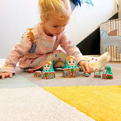 AEVVV Russian Nesting Dolls Set of 7 pcs - Matryoshka Dolls in Sunflower Sundress for Women