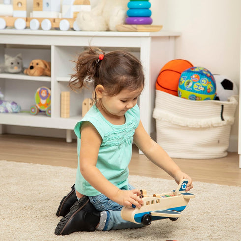 Set 4 4 Melissa & Doug Wooden Airplane Play with Play Figures and Suitcases