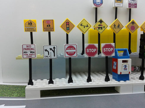 Custom Toys & Hobbies City/TOWN/VILLAGE/STREET 25 Play Road Signs, POST BOX, TRAFFIC LIGHTS