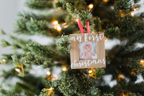Pearhead Baby’s First Christmas Wooden Picture Frame Ornament, Rustic Keepsake Photo Holiday Gift for New Parents